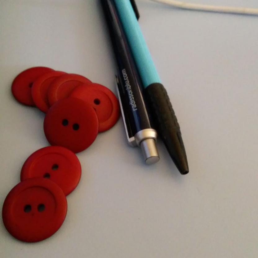 BIG BERRY button campaign desk