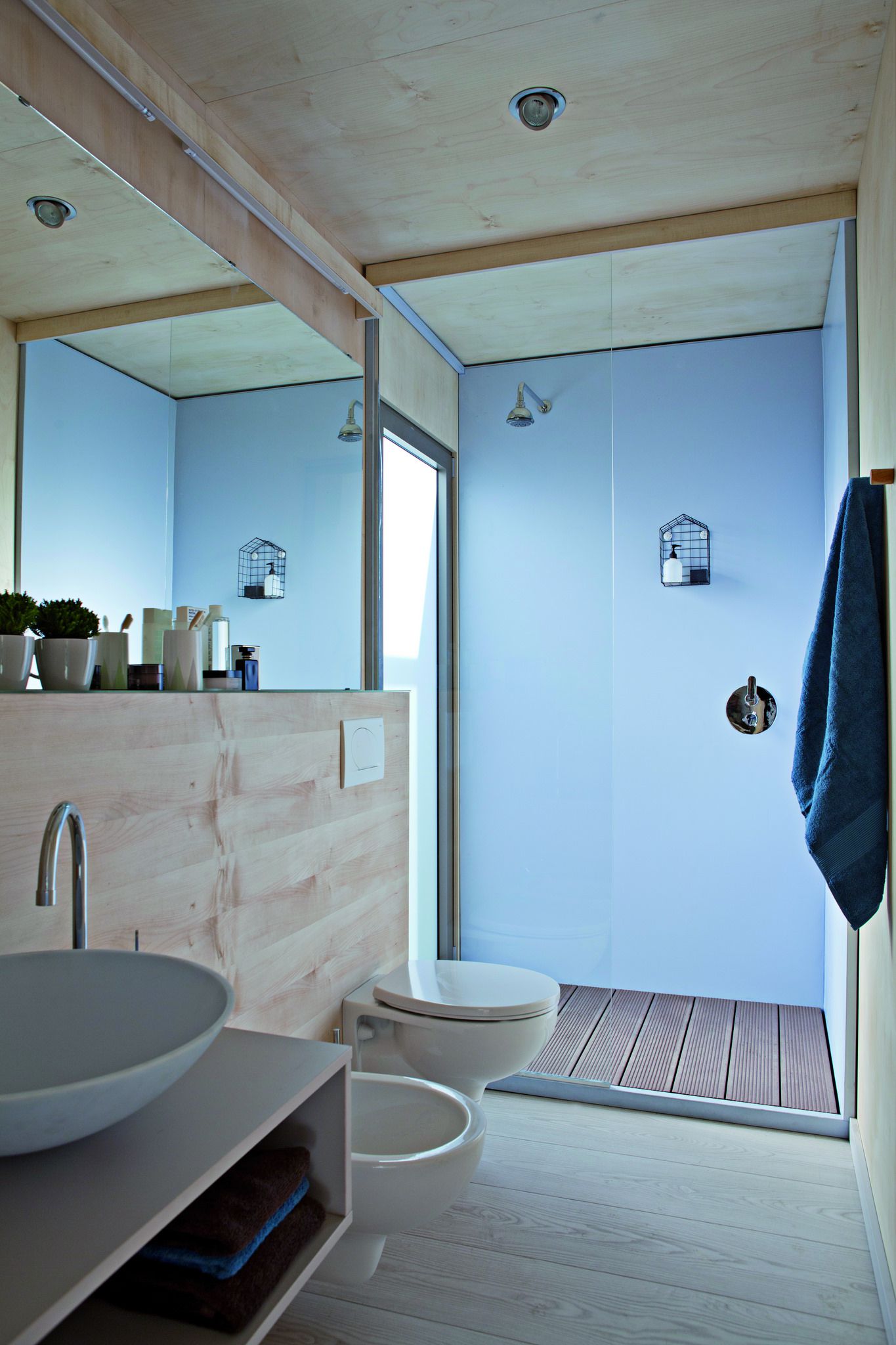 BIG BERRY bathroom space 2