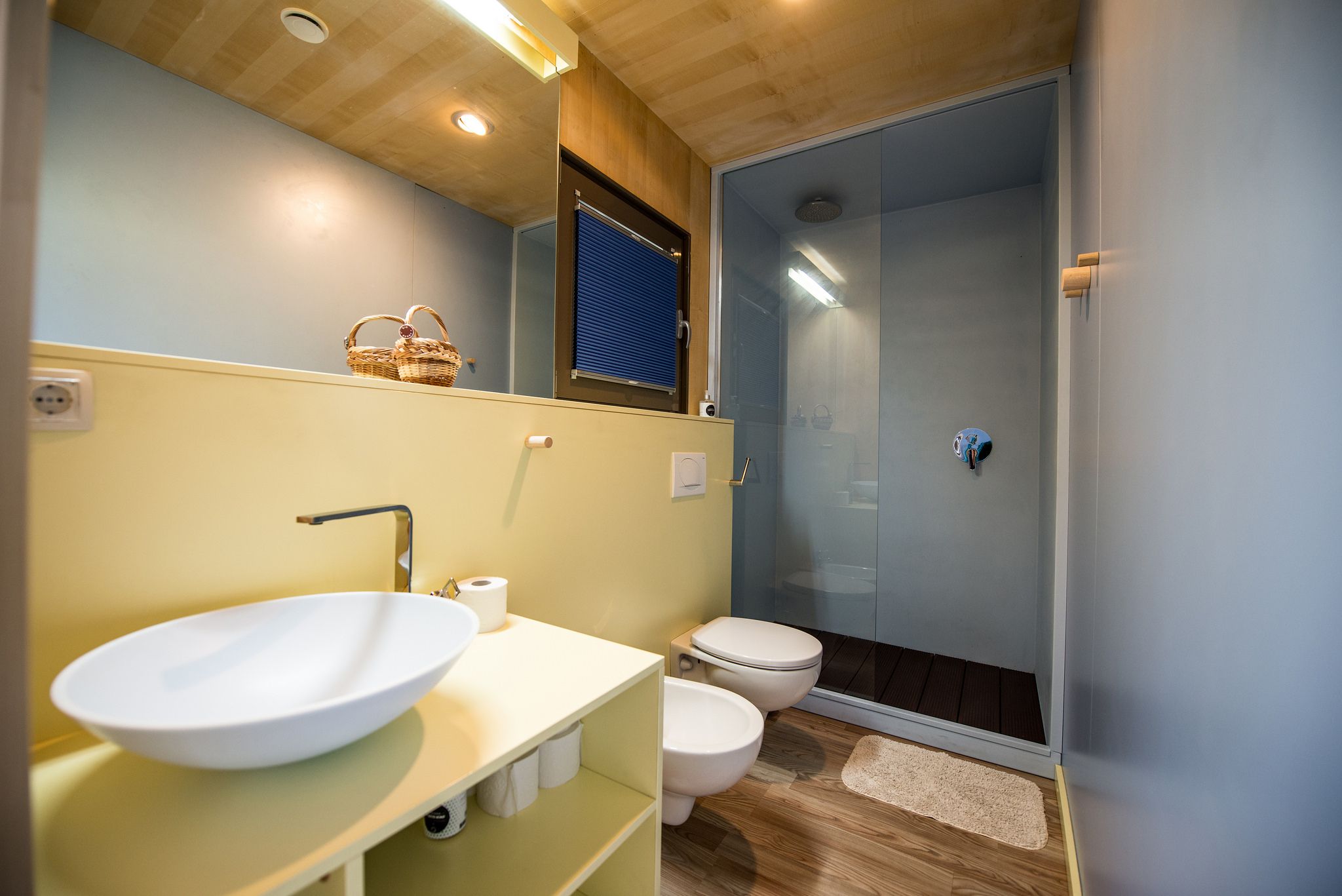 BIG BERRY bathroom space