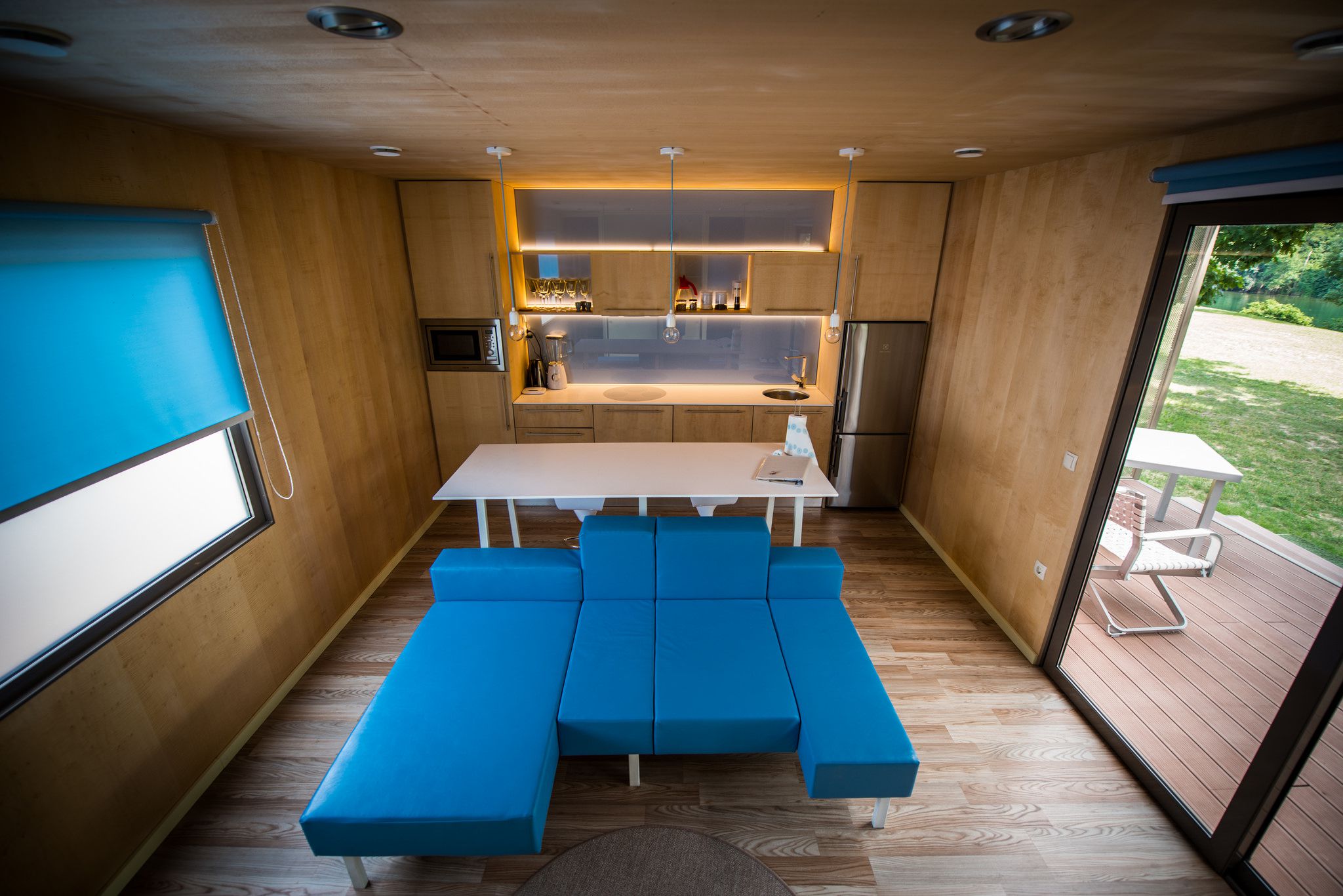 BIG BERRY interior blue sofa top