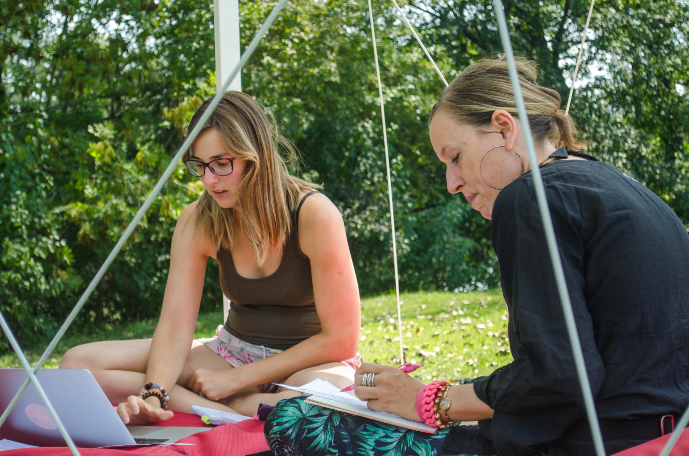 BIG BERRY People DY Jana working 2