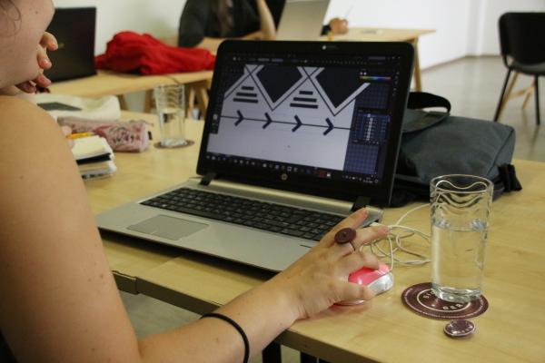 Pia Pozek designing